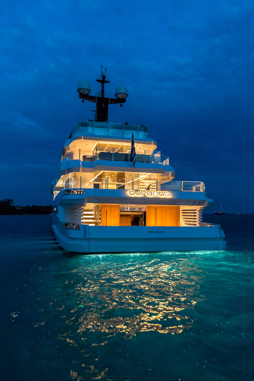 ADMIRAL MOTOR YACHT OURANOS AFT VIEW BY NIGHT