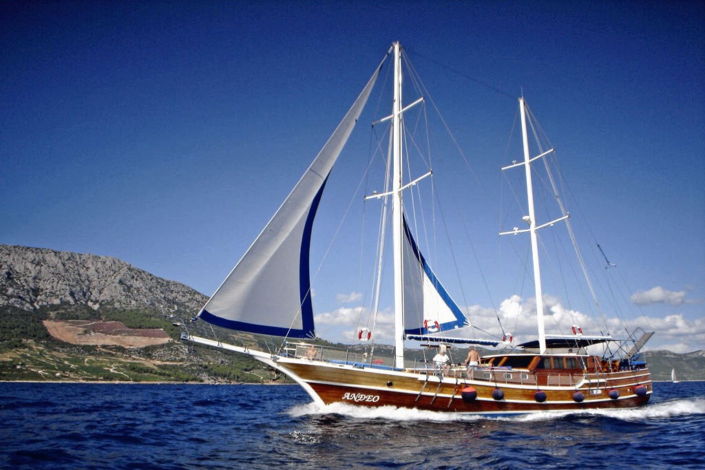 ANDEO under sail