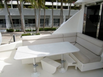 ANDIAMO 76 Lazzara -  Skylounge Deck Seating