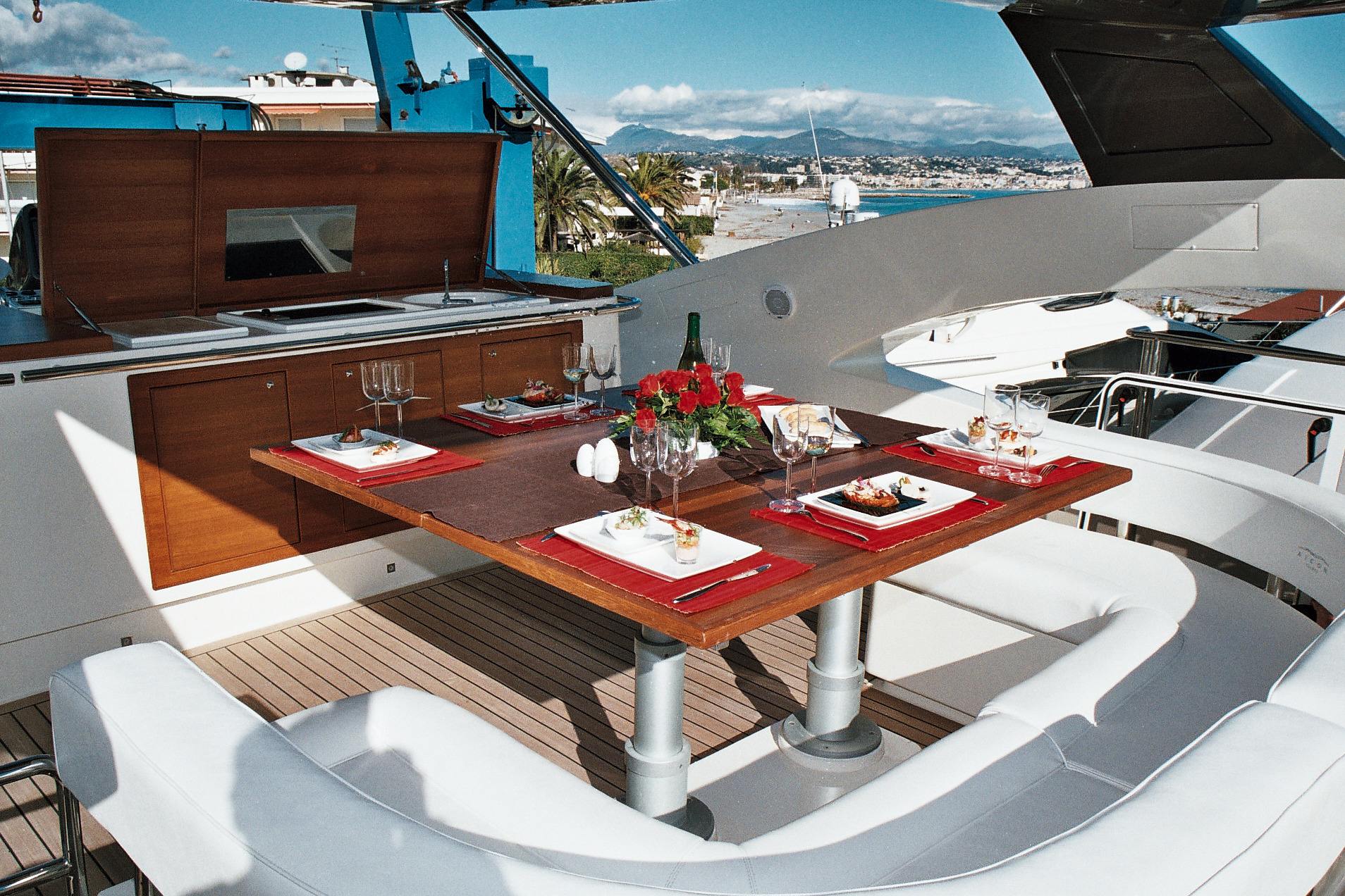 Aicon Yacht KRYS KAR - Sundeck Dining