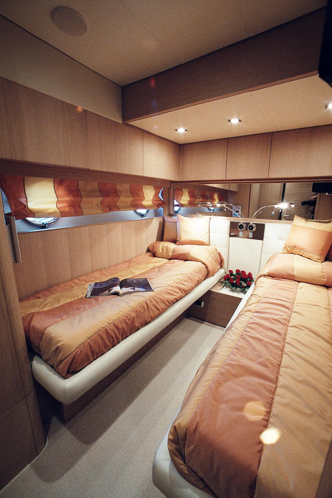 Aicon Yacht KRYS KAR - Twin Cabin