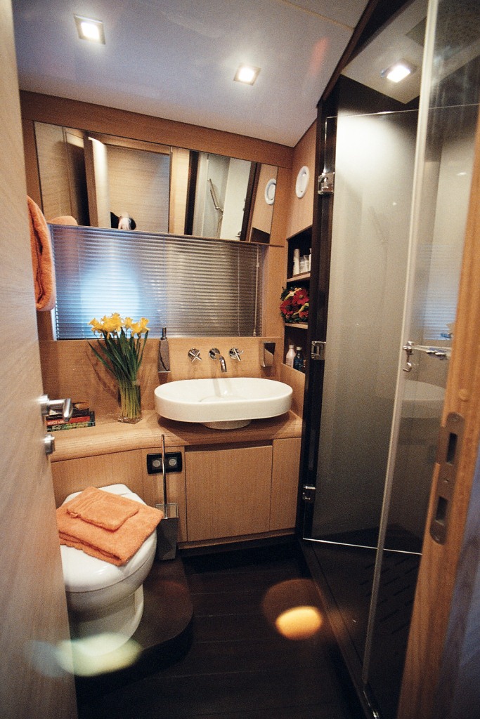 Aicon Yacht KRYS KAR - VIP Bathroom