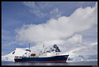 Antarctica - Explorer yacht Sarsen Paradise Bay 2