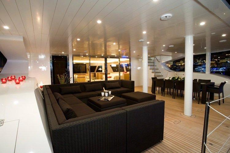 BLACK SWAN, Luxury Catamaran | CHARTERWORLD Superyacht Charters