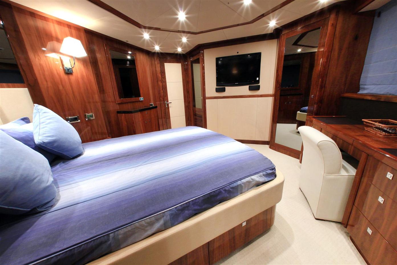 Barracuda Red Sea double cabin view 3