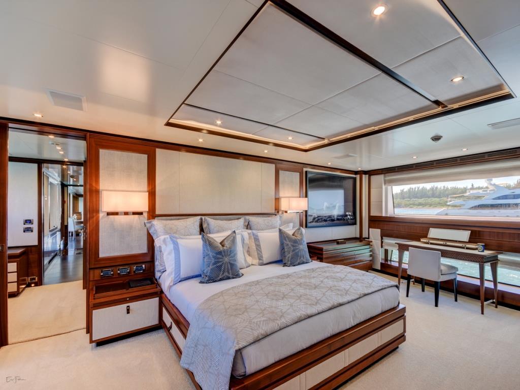 Benetti yacht DREW - Master stateroom