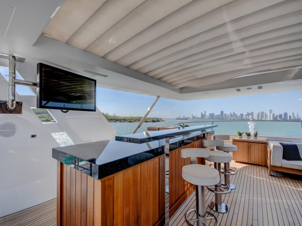 Benetti yacht DREW - Sundeck bar