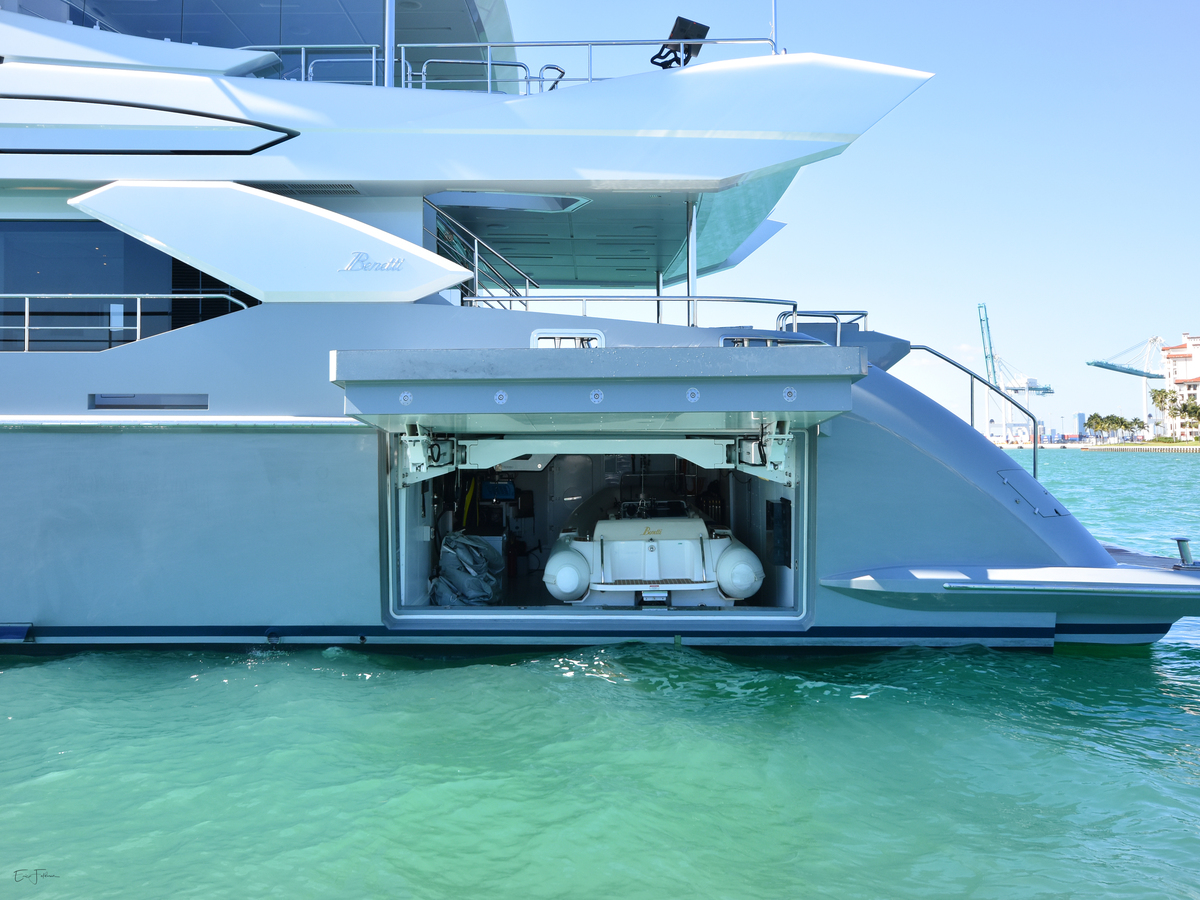 Benetti yacht DREW - Tender garage