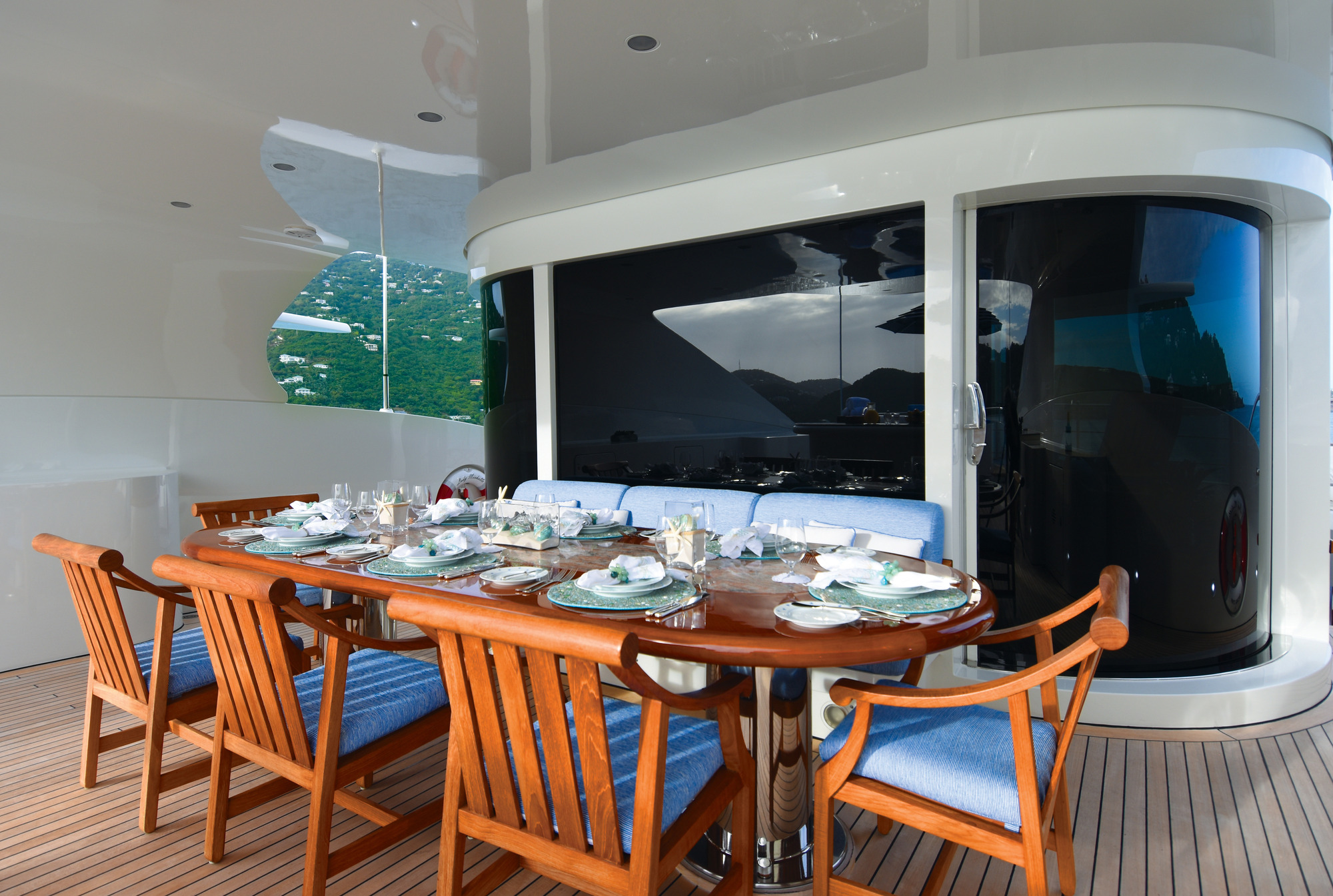 Benetti yacht LADY MICHELLE - Alfresco dining upper deck