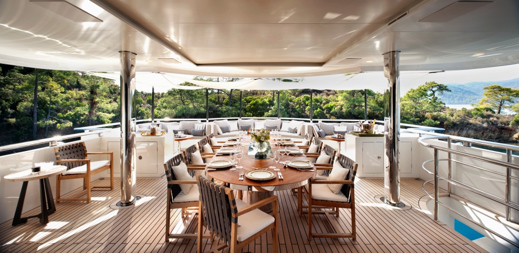 CMB Motor yacht ORIENT STAR - Alfresco dining upper deck