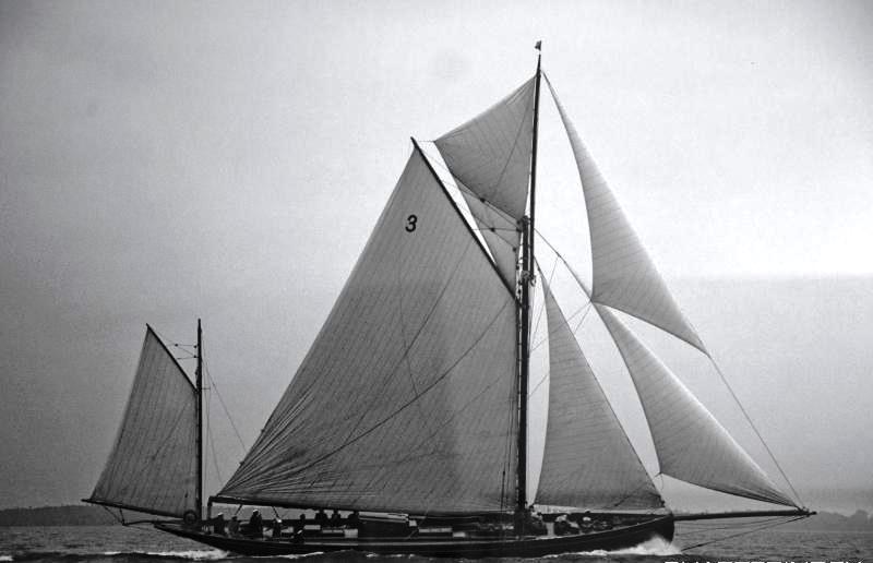 CORAL OF COWES -  Coral of Cowes racing in 1902