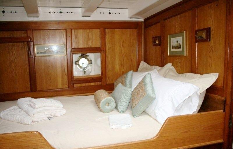 CORAL OF COWES -  Double Cabin