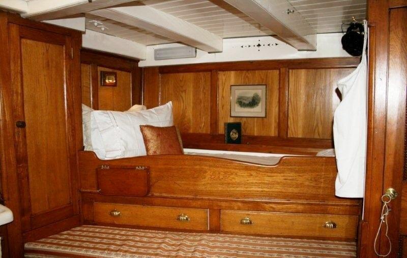 CORAL OF COWES -  Master Cabin
