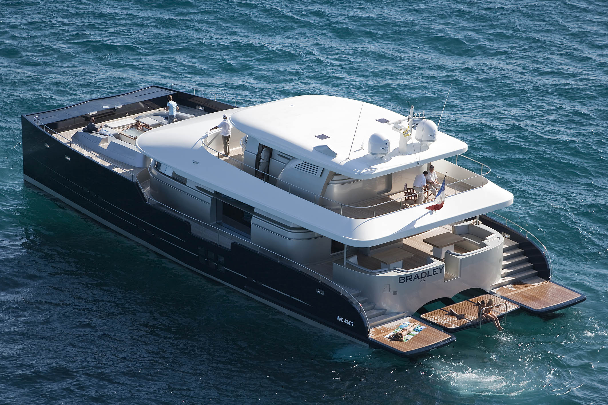 Luxury motor BRADLEY Yacht Charter Details, H2X Yachts ...