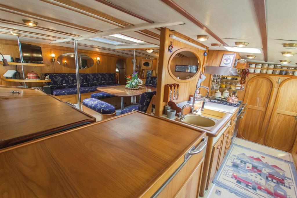Catamaran CONAN - Salon from galley