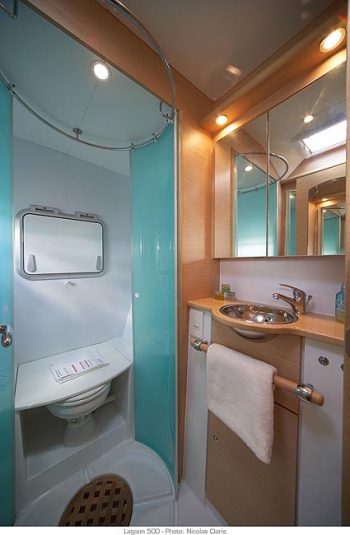 Catamaran DORIS -  Guest Bathroom
