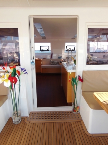 Catamaran FILOSOF -  Aft Deck to Salon