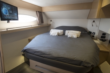 Catamaran HIGHJINKS I - Guest Cabin