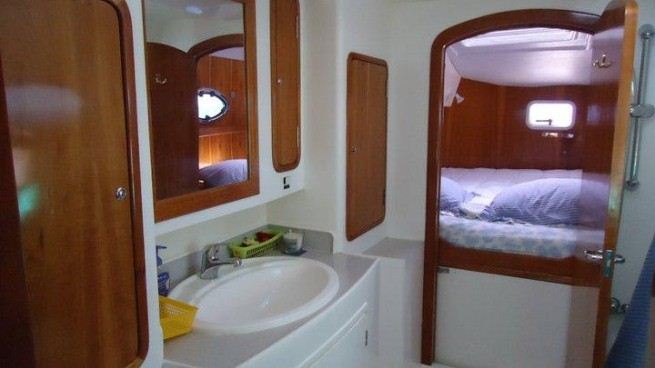 Catamaran MANZY -  Cabin and Sink