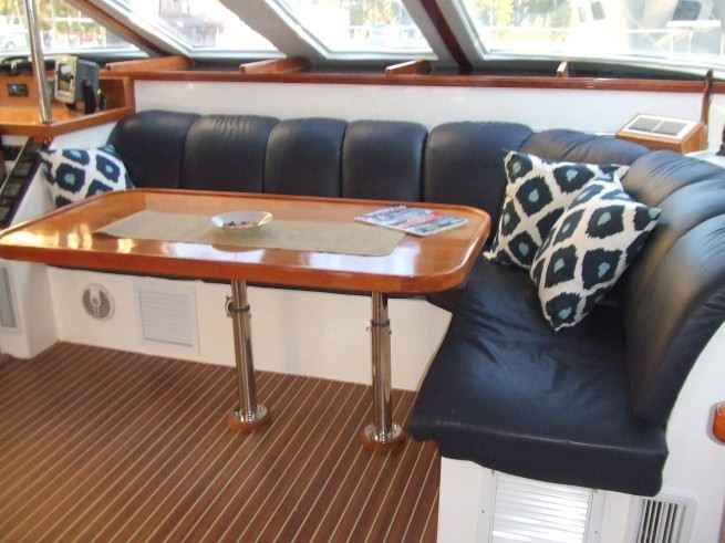 Catamaran MANZY -  Salon Seating
