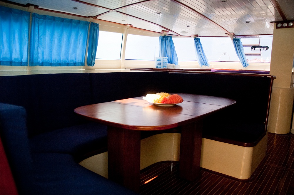 Catamaran NAUTINESS II  -  Dining table
