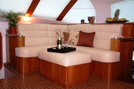 Catamaran SAGAPONACK -  Sofa in Saloon