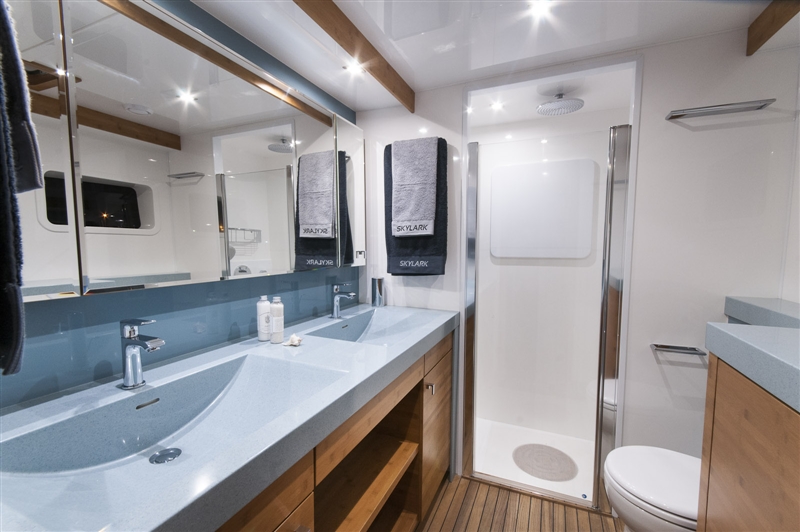 Catamaran SKYLARK -  Bathroom 2