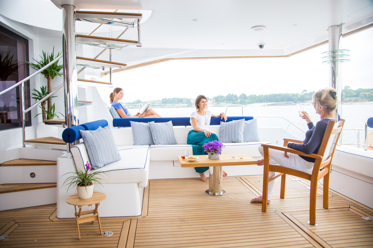 Catamaran WINDQUEST - Aft Deck Seating