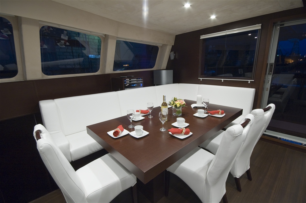 CatamaranTURETE -  Formal Dining
