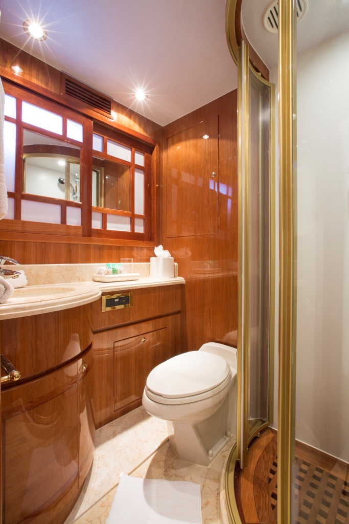 Charter yacht RESTLESS - Guest Ensuite 2