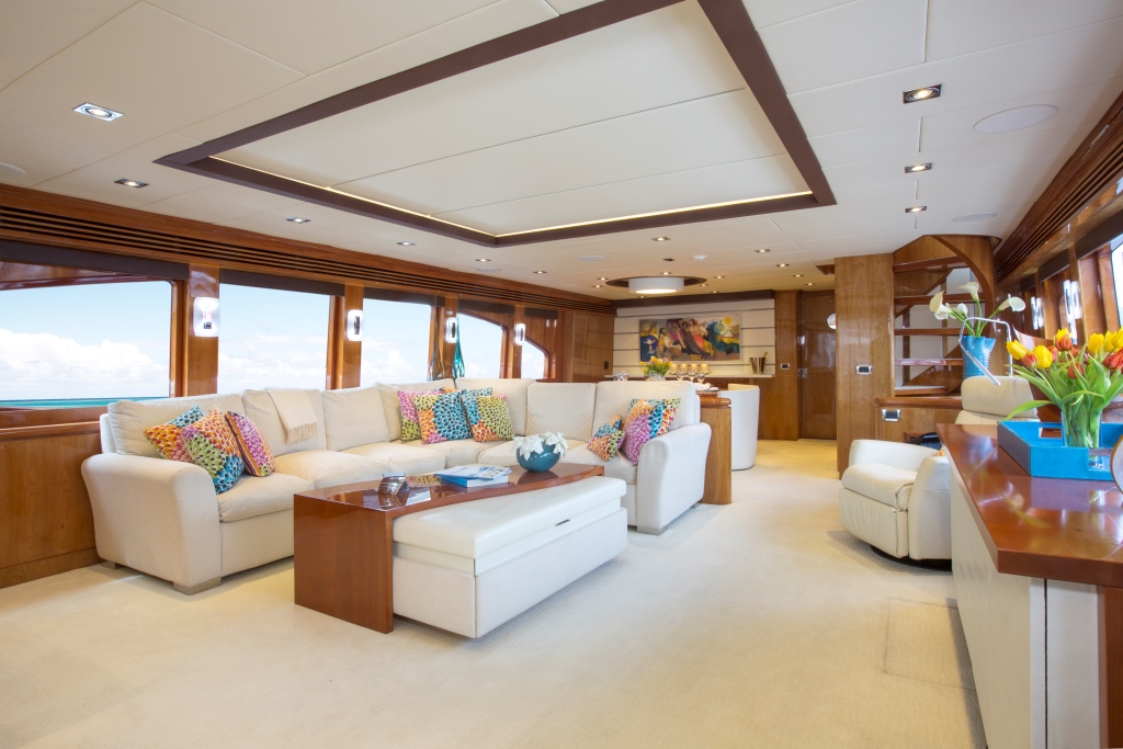 Charter yacht RESTLESS - Main Salon