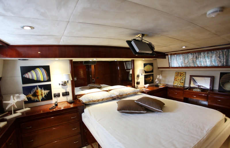 Classic Yacht HATHOR -  Msater Cabin