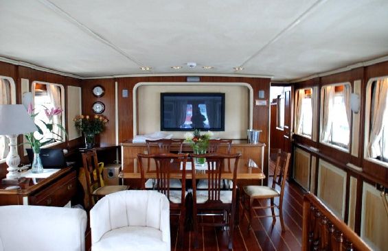 Classic Yacht LAIKA -  Formal Dining
