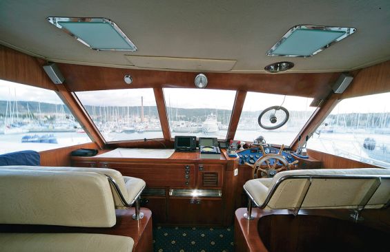 Classic Yacht SURUBIM -  Helm