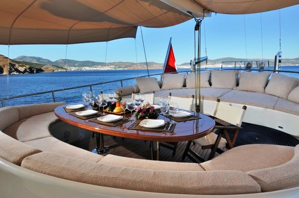 DOLCE MARE Deck Lounge