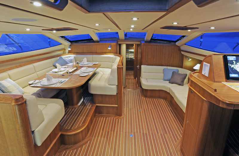 Discovery Yachts More Magic - Saloon 2