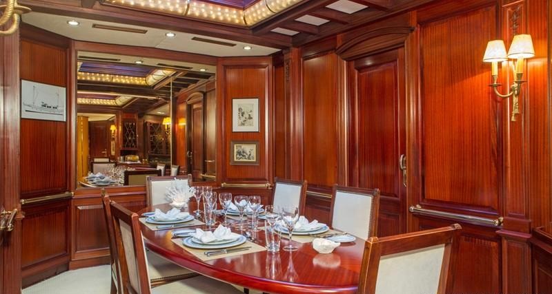 GLORIA Sailing yacht - Formal dining