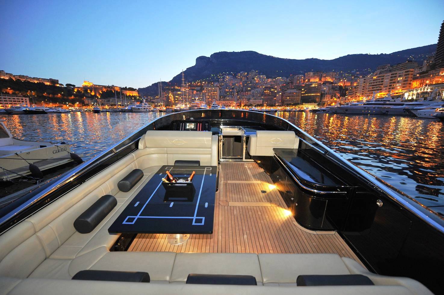 Музыка красивой жизни. Монте Карло яхты. Яхта Монте Карло Сочи. Яхта катамаран Монако. Роскошь Монако яхты.