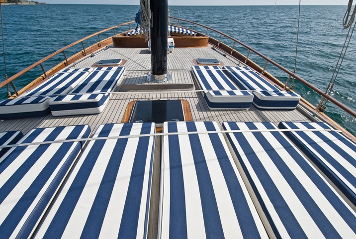 Guet SANTA LUCIA -  Sunpads on Deck