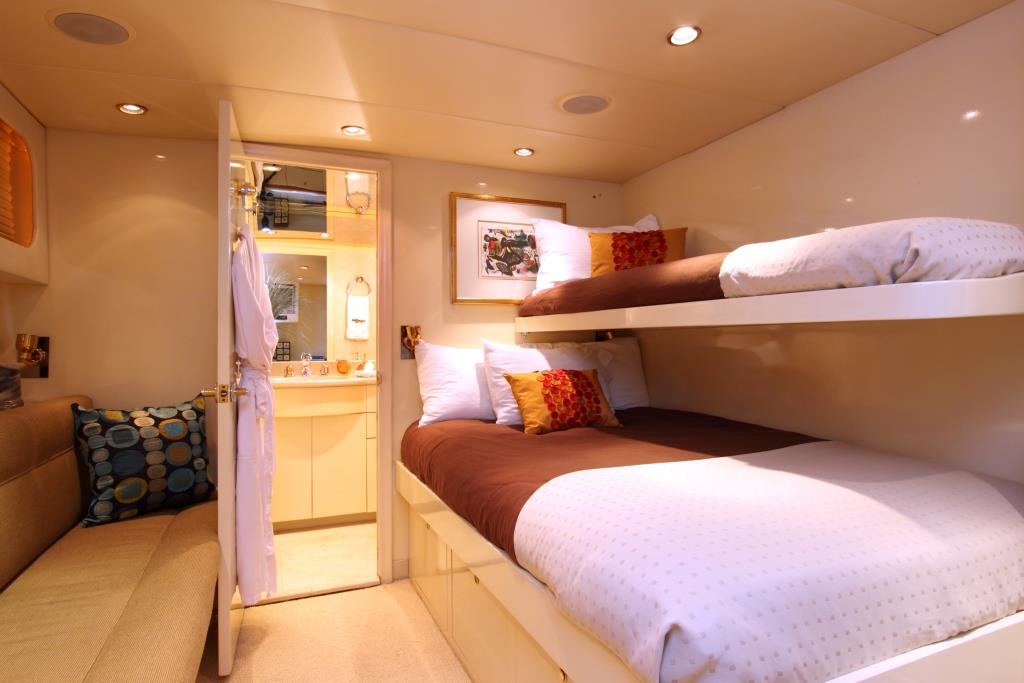 INSATIABLE - Twin bunk cabin