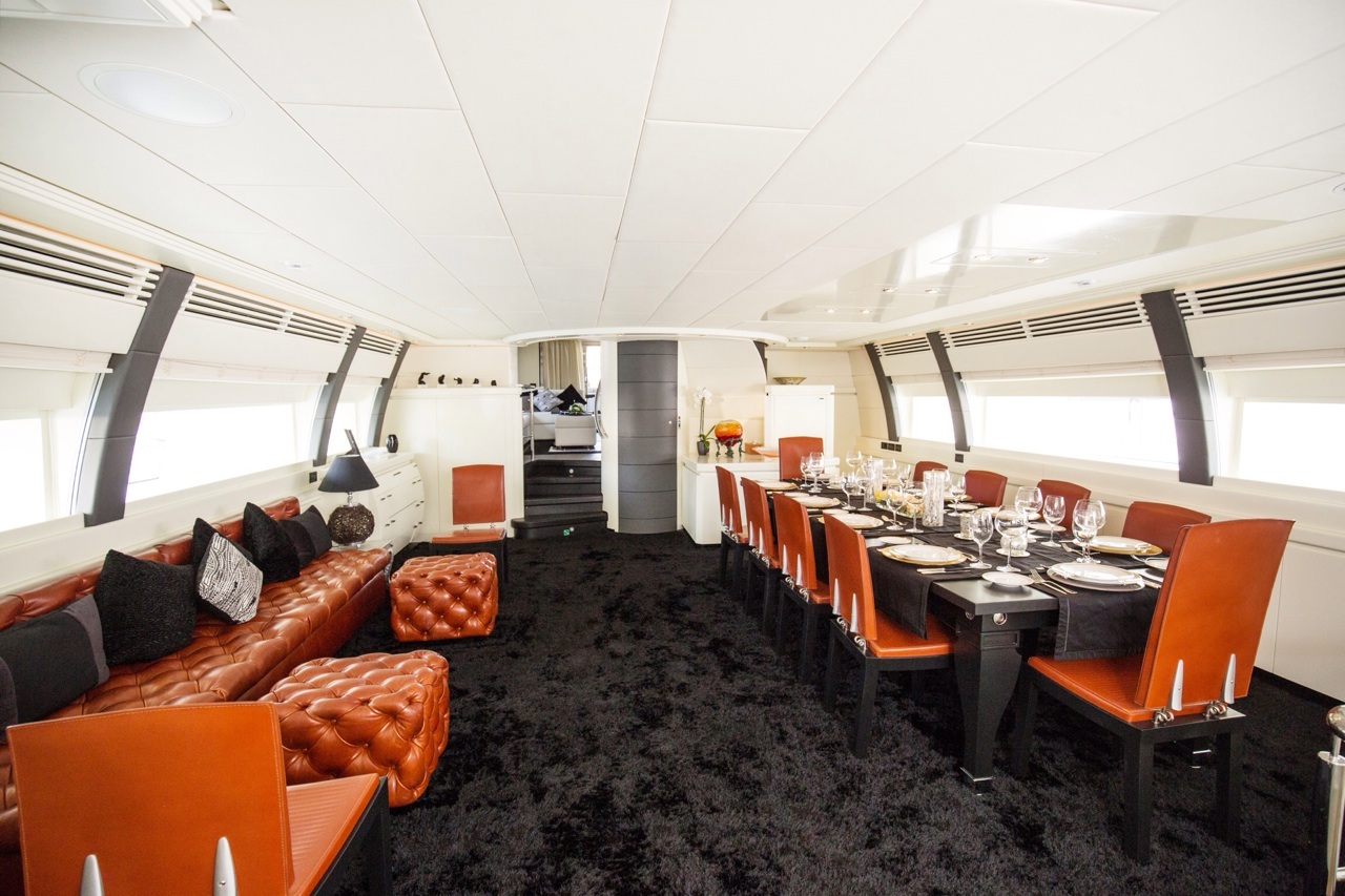 ISA Motor yacht SAMJA - Formal dining and seating
