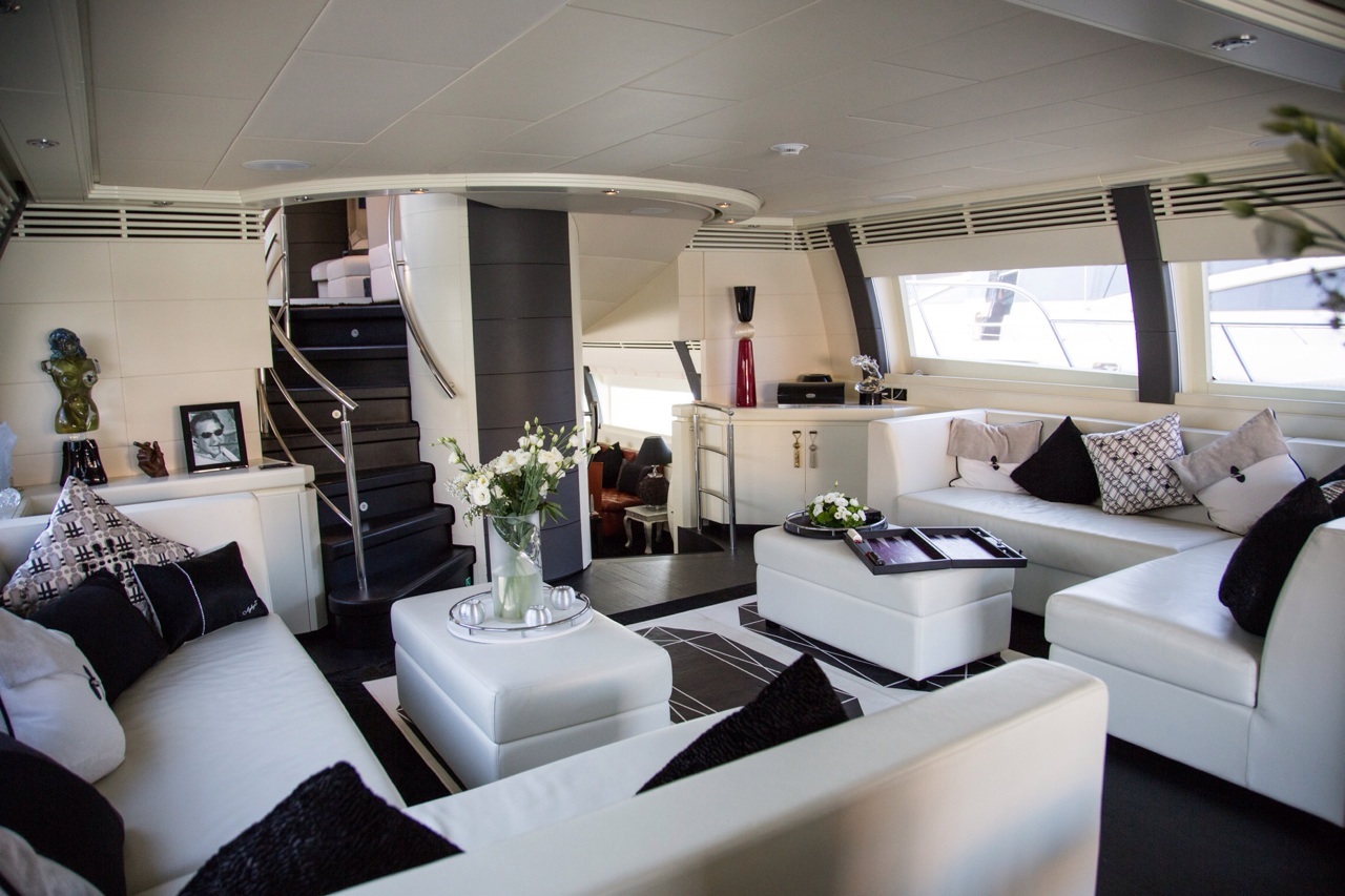 ISA Motor yacht SAMJA - Salon view forward