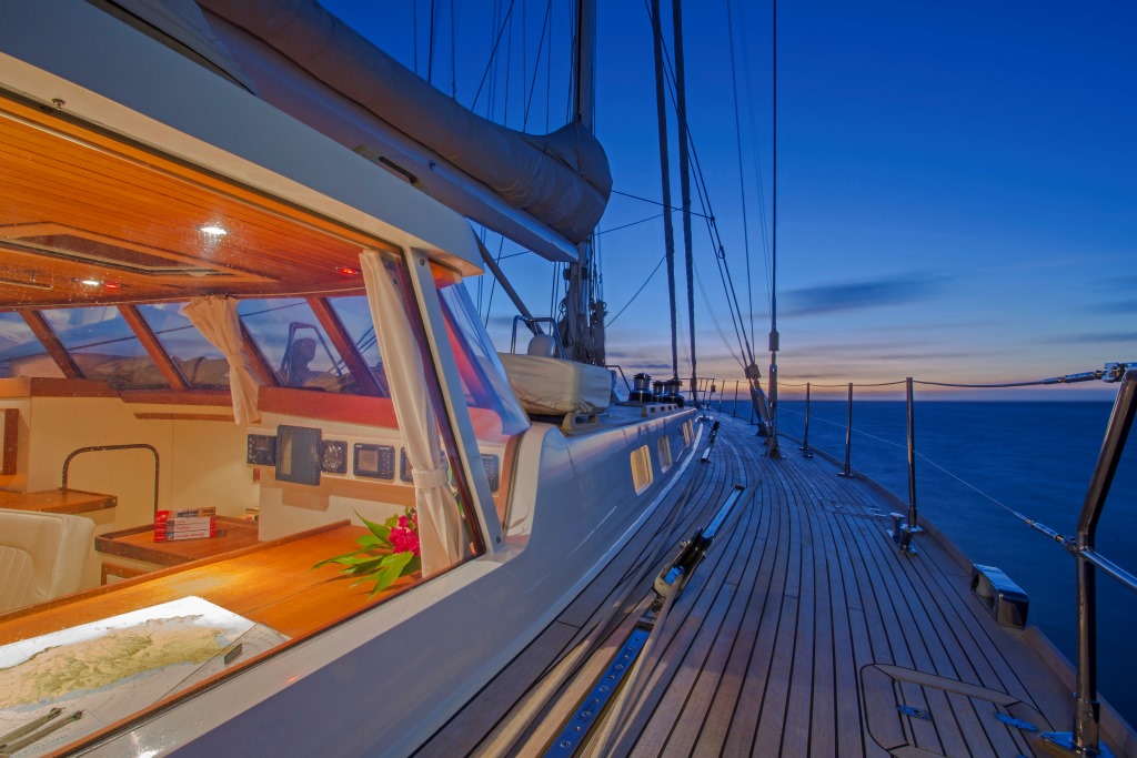 JUPITER Sailing yacht - Side deck