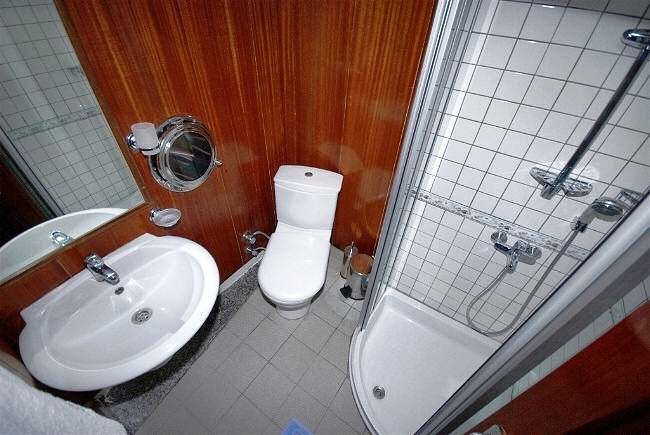 Kayhan 12 Bathroom