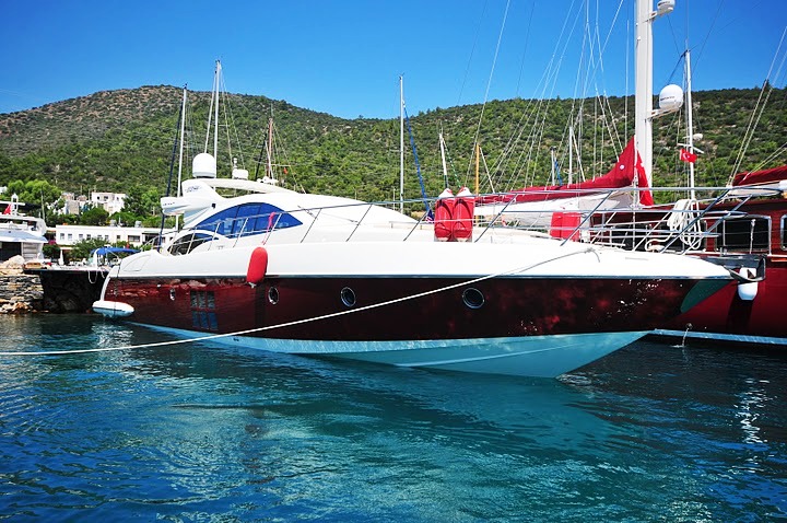 LADY IN RED Azimut 68S