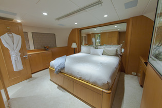 LOOSE ENDS VIP Stateroom