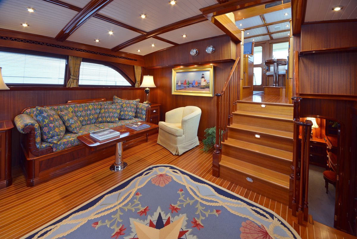 LYMAN MORSE Yacht EXCELLENCE -  Lower Salon Seating