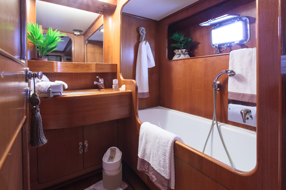 Luxury charter yacht MY LOTTY - Owner Cabin Bathroom