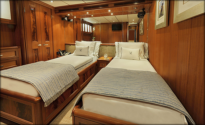 Luxury charter yacht VIVIERAE - Twin Cabin