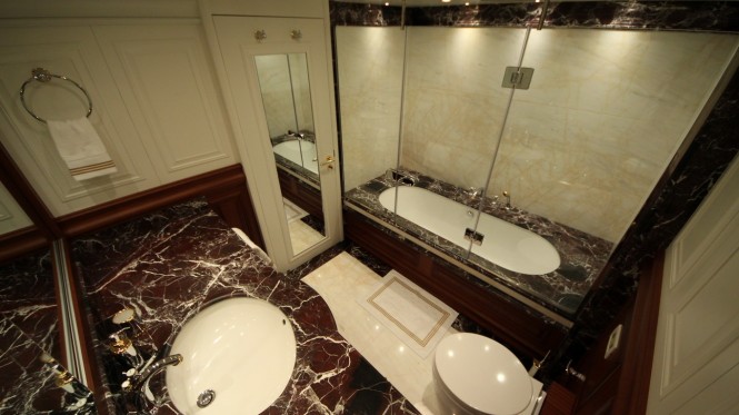 Luxury yacht M&M - Bathroom